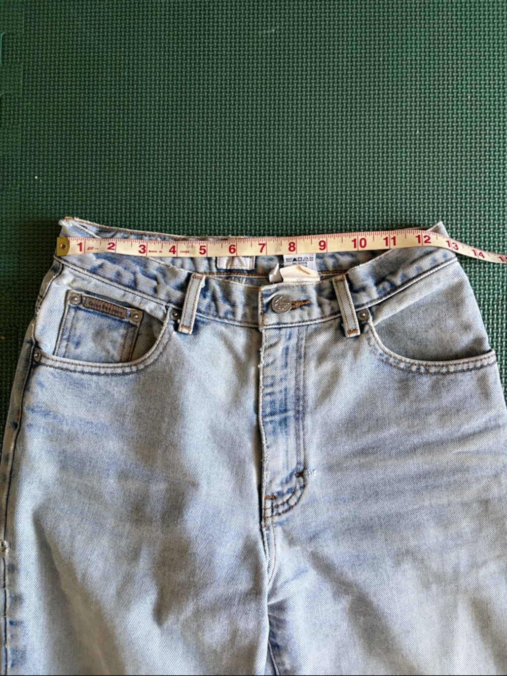 VTG Calvin Klein High Rise Tapered Leg Light Wash Jeans Size 26 Waist - Picture 11 of 16
